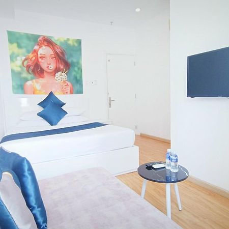 Queen Central Apartment Hotel Хошимін Екстер'єр фото