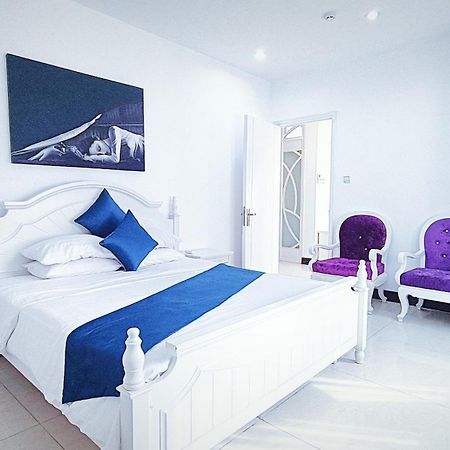 Queen Central Apartment Hotel Хошимін Екстер'єр фото