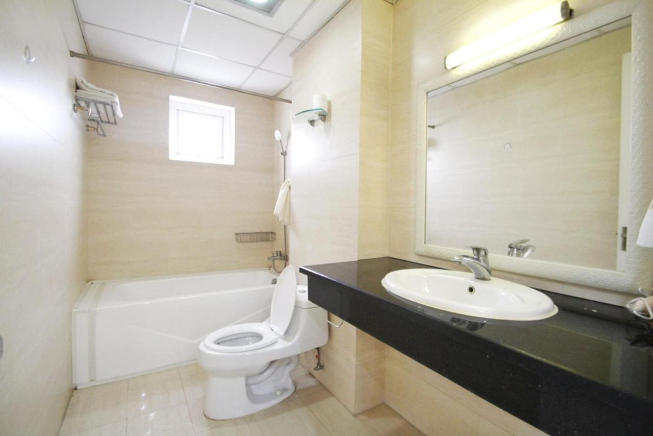 Queen Central Apartment Hotel Хошимін Екстер'єр фото
