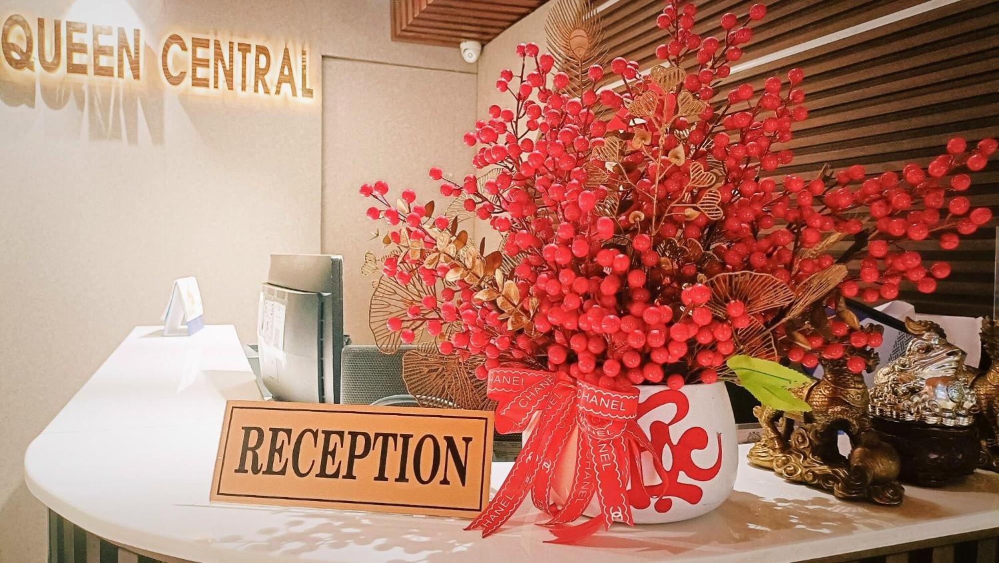 Queen Central Apartment Hotel Хошимін Екстер'єр фото