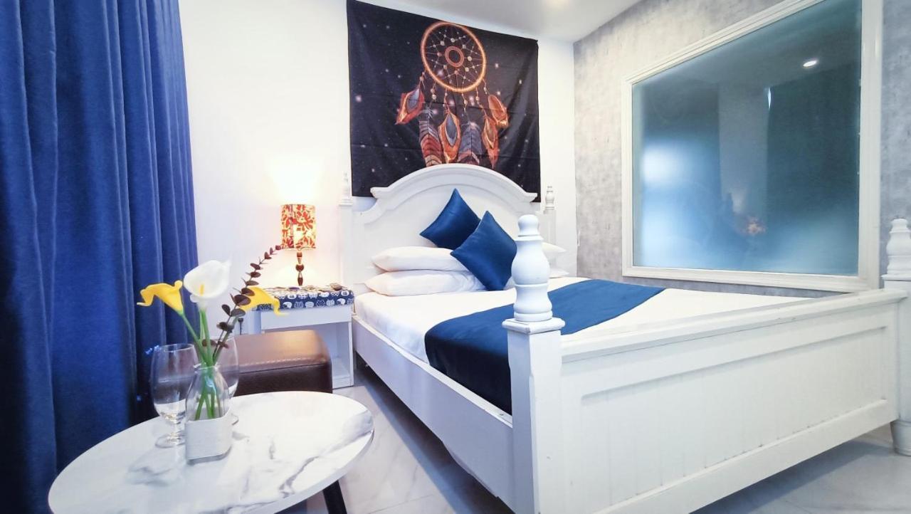 Queen Central Apartment Hotel Хошимін Екстер'єр фото