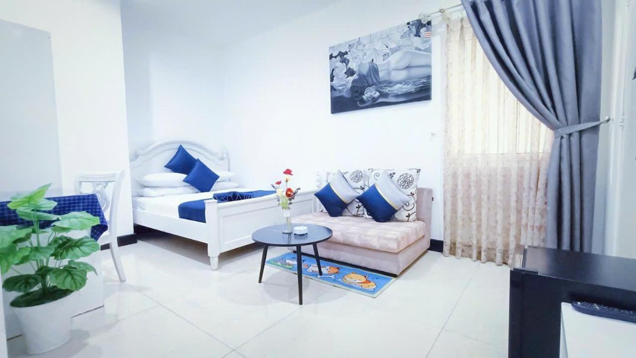Queen Central Apartment Hotel Хошимін Екстер'єр фото
